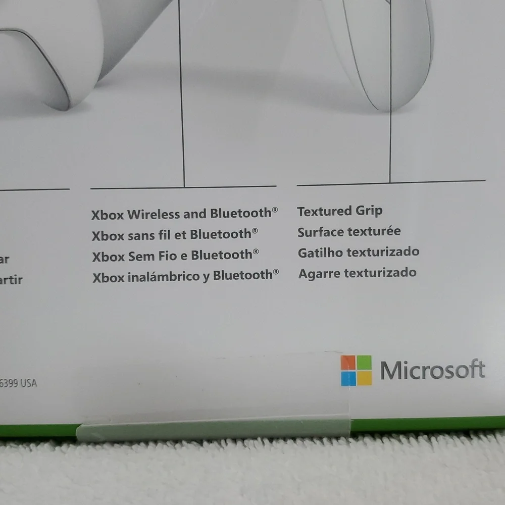Microsoft Xbox Series S or X Wireless Controller Robot White plus VGSION battery